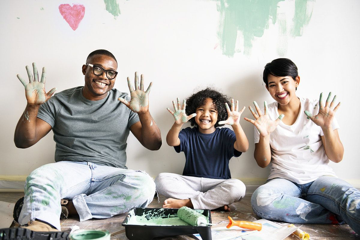 family-painting-hands-up